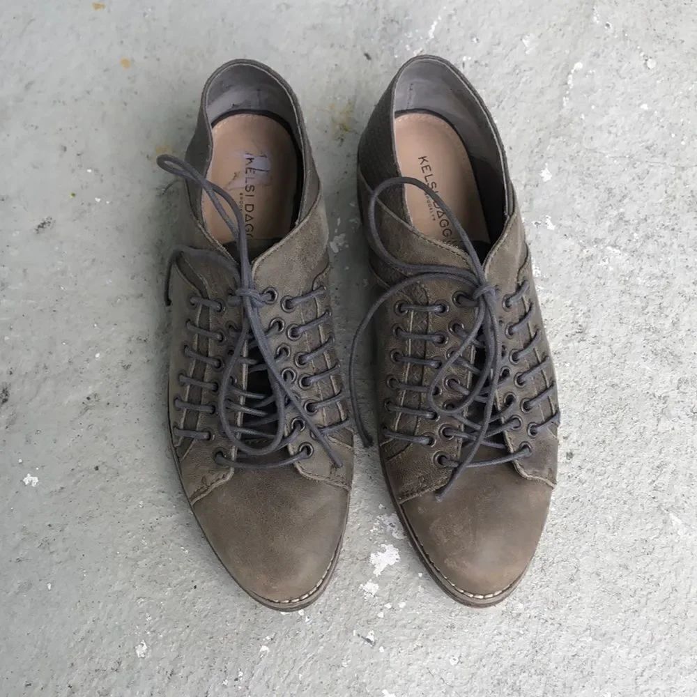Kelsi  Dagger oxford’s